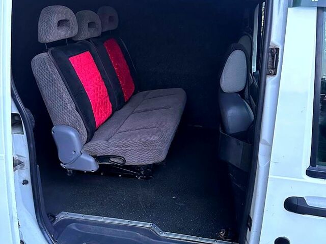 Белый Форд Коннект, объемом двигателя 1.8 л и пробегом 285 тыс. км за 5750 $, фото 8 на Automoto.ua