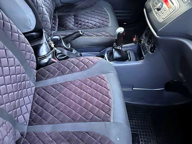 Белый Форд Коннект, объемом двигателя 1.8 л и пробегом 285 тыс. км за 5750 $, фото 6 на Automoto.ua