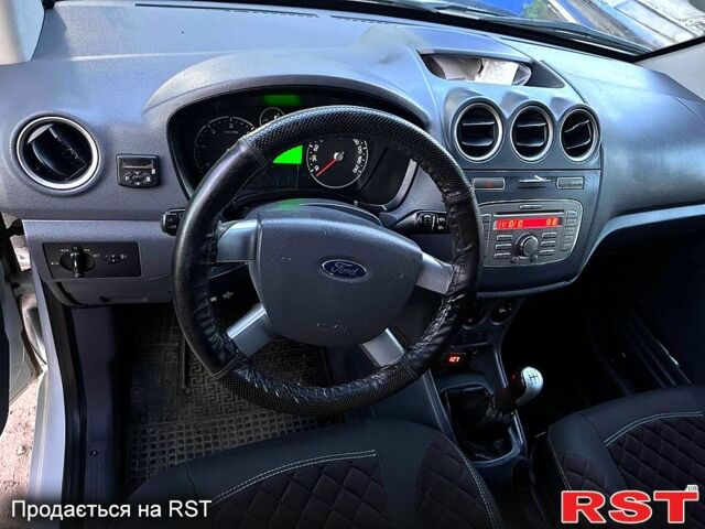 Белый Форд Коннект, объемом двигателя 1.8 л и пробегом 285 тыс. км за 5750 $, фото 5 на Automoto.ua