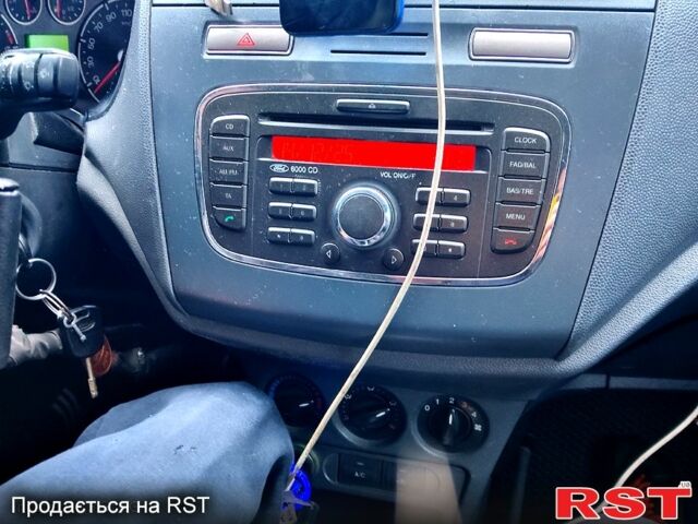 Белый Форд Коннект, объемом двигателя 1.8 л и пробегом 254 тыс. км за 6000 $, фото 1 на Automoto.ua