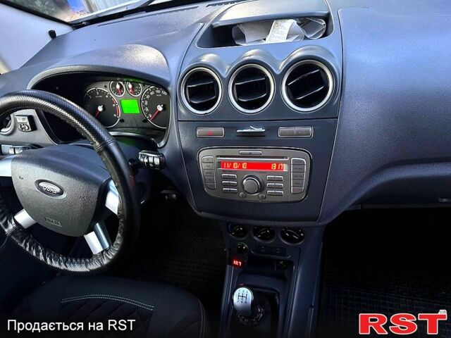 Белый Форд Коннект, объемом двигателя 1.8 л и пробегом 285 тыс. км за 5750 $, фото 1 на Automoto.ua