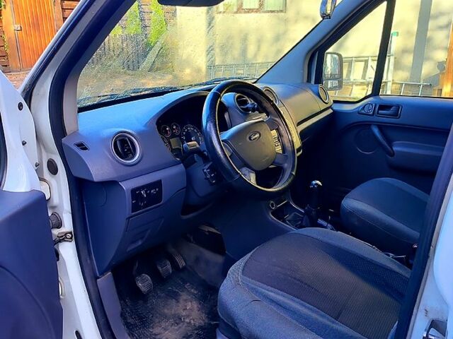 Белый Форд Коннект, объемом двигателя 1.8 л и пробегом 501 тыс. км за 5850 $, фото 4 на Automoto.ua