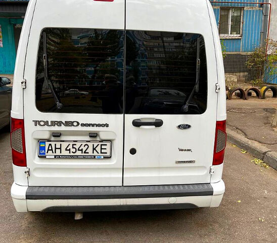 Білий Форд Коннект, об'ємом двигуна 1.8 л та пробігом 190 тис. км за 8000 $, фото 1 на Automoto.ua