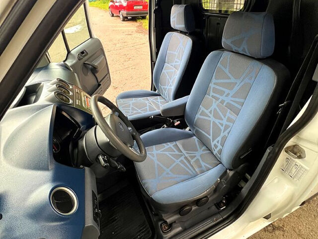 Белый Форд Коннект, объемом двигателя 1.8 л и пробегом 260 тыс. км за 5900 $, фото 10 на Automoto.ua