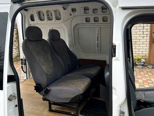 Білий Форд Коннект, об'ємом двигуна 1.8 л та пробігом 234 тис. км за 5300 $, фото 9 на Automoto.ua