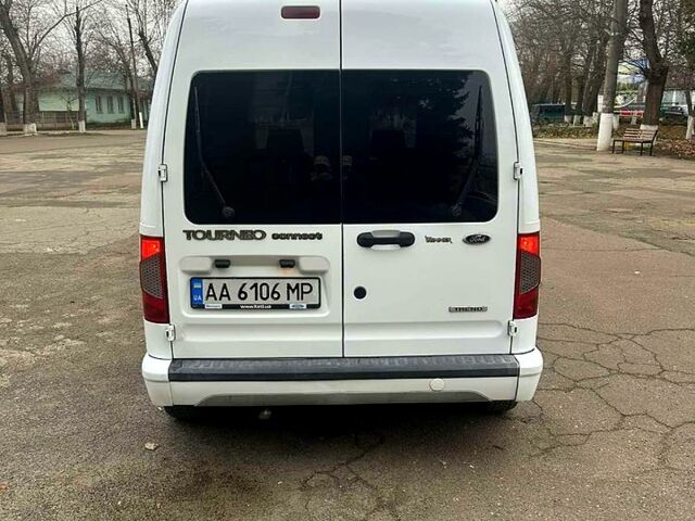 Белый Форд Коннект, объемом двигателя 1.8 л и пробегом 280 тыс. км за 7800 $, фото 5 на Automoto.ua