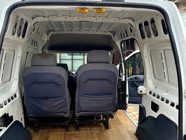 Білий Форд Коннект, об'ємом двигуна 1.8 л та пробігом 234 тис. км за 5300 $, фото 10 на Automoto.ua