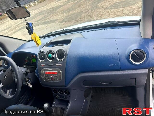 Белый Форд Коннект, объемом двигателя 1.8 л и пробегом 280 тыс. км за 7800 $, фото 7 на Automoto.ua