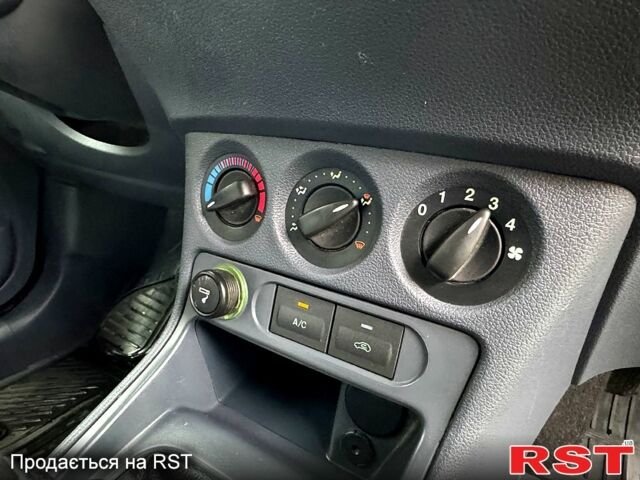 Білий Форд Коннект, об'ємом двигуна 1.8 л та пробігом 190 тис. км за 5300 $, фото 6 на Automoto.ua