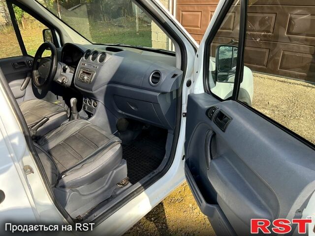 Белый Форд Коннект, объемом двигателя 1.8 л и пробегом 314 тыс. км за 5000 $, фото 6 на Automoto.ua