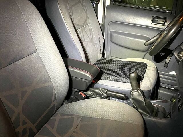 Белый Форд Коннект, объемом двигателя 1.8 л и пробегом 280 тыс. км за 5000 $, фото 5 на Automoto.ua