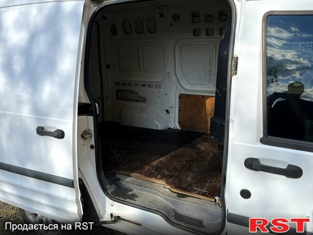 Белый Форд Коннект, объемом двигателя 1.8 л и пробегом 314 тыс. км за 5000 $, фото 5 на Automoto.ua