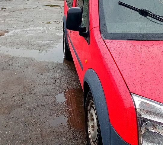 Красный Форд Коннект, объемом двигателя 1.8 л и пробегом 400 тыс. км за 3850 $, фото 2 на Automoto.ua