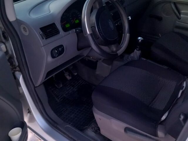 Форд Коннект, об'ємом двигуна 1.8 л та пробігом 220 тис. км за 3500 $, фото 3 на Automoto.ua