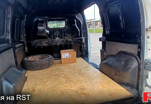 Форд Коннект, объемом двигателя 1.8 л и пробегом 0 тыс. км за 4200 $, фото 10 на Automoto.ua