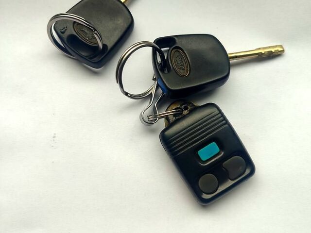 Серый Форд Коннект, объемом двигателя 1.8 л и пробегом 381 тыс. км за 3200 $, фото 8 на Automoto.ua