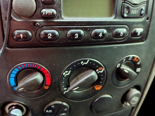 Серый Форд Коннект, объемом двигателя 1.8 л и пробегом 381 тыс. км за 3200 $, фото 6 на Automoto.ua