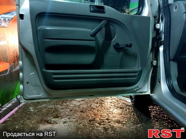 Серый Форд Коннект, объемом двигателя 1.8 л и пробегом 370 тыс. км за 4250 $, фото 7 на Automoto.ua