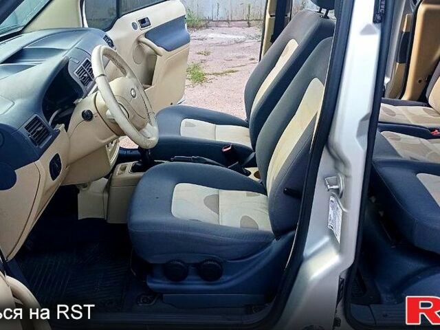 Сірий Форд Коннект, об'ємом двигуна 1.8 л та пробігом 189 тис. км за 4700 $, фото 7 на Automoto.ua