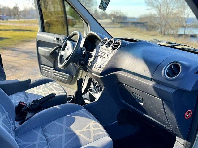 Сірий Форд Коннект, об'ємом двигуна 1.8 л та пробігом 215 тис. км за 6800 $, фото 10 на Automoto.ua
