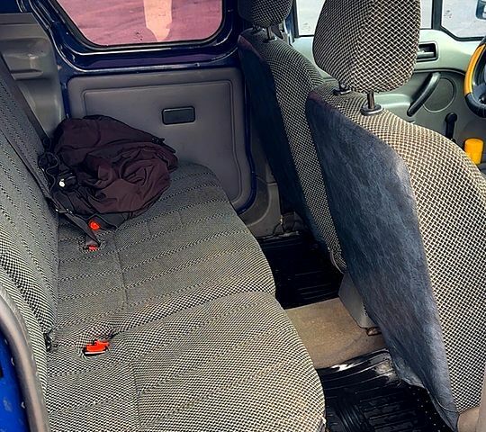 Синий Форд Коннект, объемом двигателя 1.8 л и пробегом 485 тыс. км за 3950 $, фото 7 на Automoto.ua