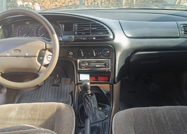 Красный Форд Контур, объемом двигателя 2 л и пробегом 130 тыс. км за 1166 $, фото 6 на Automoto.ua