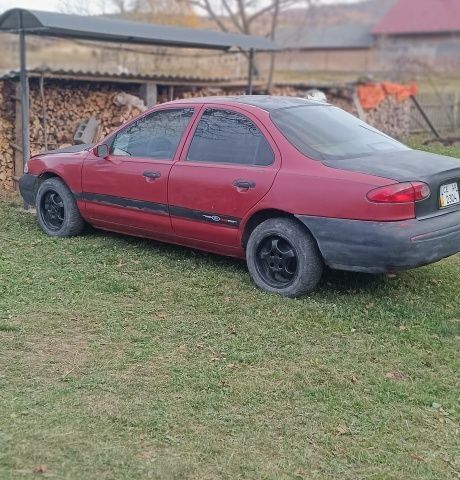 Красный Форд Контур, объемом двигателя 2 л и пробегом 130 тыс. км за 1166 $, фото 3 на Automoto.ua