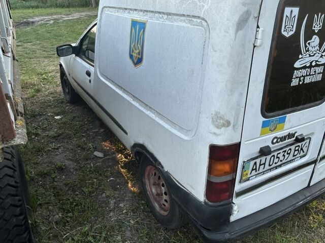 Білий Форд Кур'єр, об'ємом двигуна 1.3 л та пробігом 240 тис. км за 750 $, фото 1 на Automoto.ua