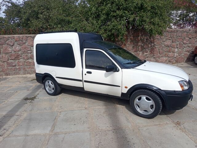 Білий Форд Кур'єр, об'ємом двигуна 1.8 л та пробігом 234 тис. км за 850 $, фото 3 на Automoto.ua