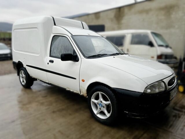 Белый Форд Курьер, объемом двигателя 0 л и пробегом 340 тыс. км за 850 $, фото 1 на Automoto.ua