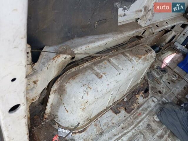 Білий Форд Кур'єр, об'ємом двигуна 1.8 л та пробігом 301 тис. км за 400 $, фото 2 на Automoto.ua