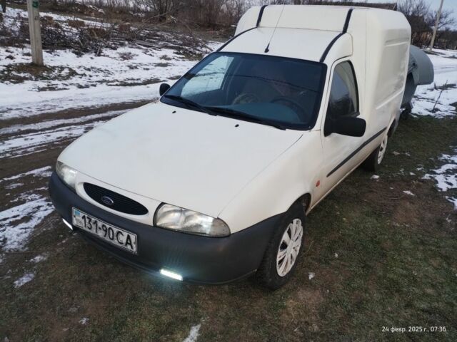 Белый Форд Курьер, объемом двигателя 1.3 л и пробегом 115 тыс. км за 1388 $, фото 6 на Automoto.ua
