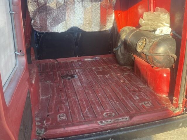 Червоний Форд Кур'єр, об'ємом двигуна 1.6 л та пробігом 57 тис. км за 1100 $, фото 5 на Automoto.ua