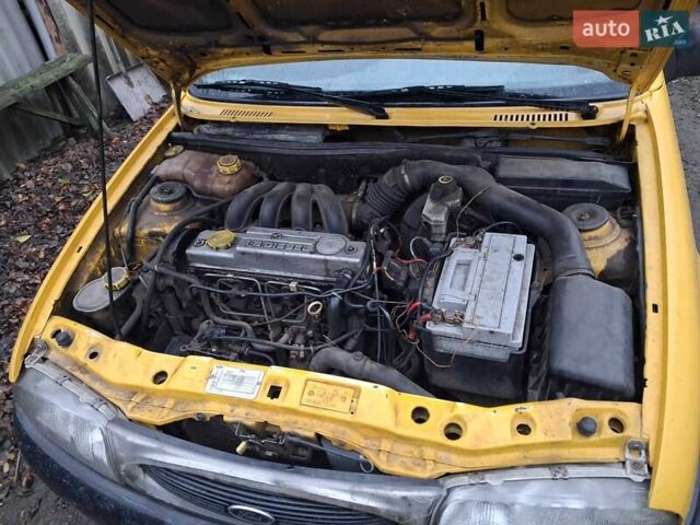 Желтый Форд Курьер, объемом двигателя 1.8 л и пробегом 139 тыс. км за 600 $, фото 4 на Automoto.ua