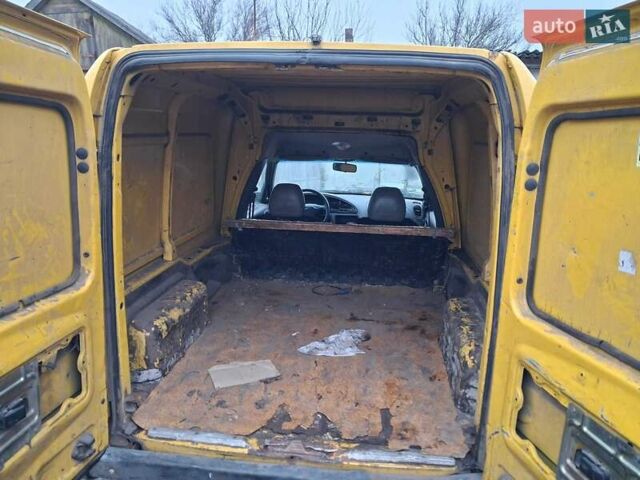 Желтый Форд Курьер, объемом двигателя 1.8 л и пробегом 139 тыс. км за 600 $, фото 6 на Automoto.ua