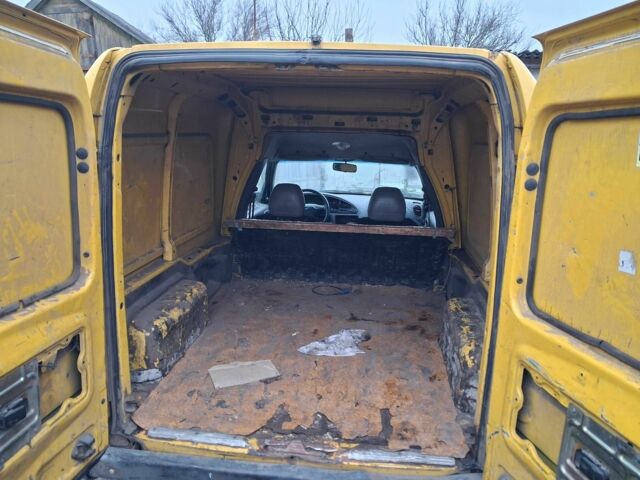 Желтый Форд Курьер, объемом двигателя 1.8 л и пробегом 139 тыс. км за 600 $, фото 7 на Automoto.ua