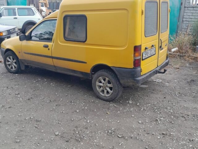 Оранжевый Форд Курьер, объемом двигателя 2 л и пробегом 300 тыс. км за 1538 $, фото 4 на Automoto.ua