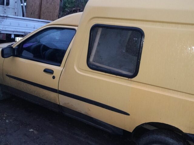 Оранжевый Форд Курьер, объемом двигателя 2 л и пробегом 300 тыс. км за 1538 $, фото 1 на Automoto.ua