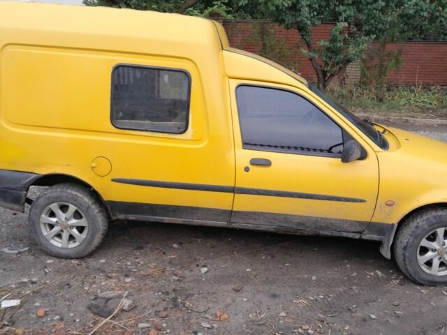 Оранжевый Форд Курьер, объемом двигателя 2 л и пробегом 300 тыс. км за 1538 $, фото 3 на Automoto.ua