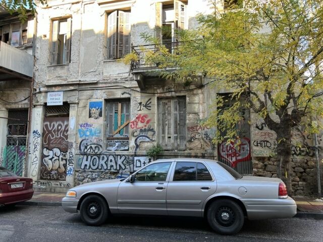 Серый Форд Краун Виктория, объемом двигателя 4.6 л и пробегом 220 тыс. км за 9300 $, фото 2 на Automoto.ua