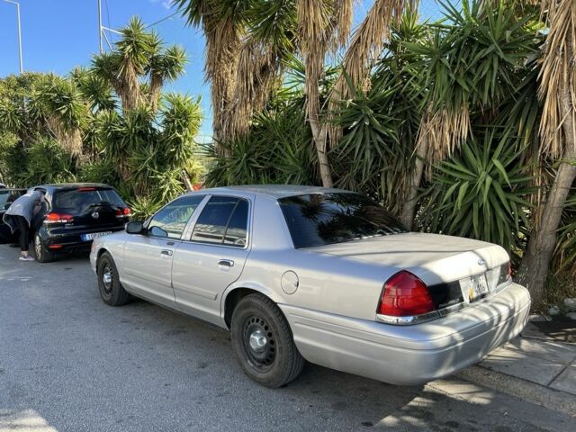 Серый Форд Краун Виктория, объемом двигателя 4.6 л и пробегом 220 тыс. км за 9300 $, фото 8 на Automoto.ua