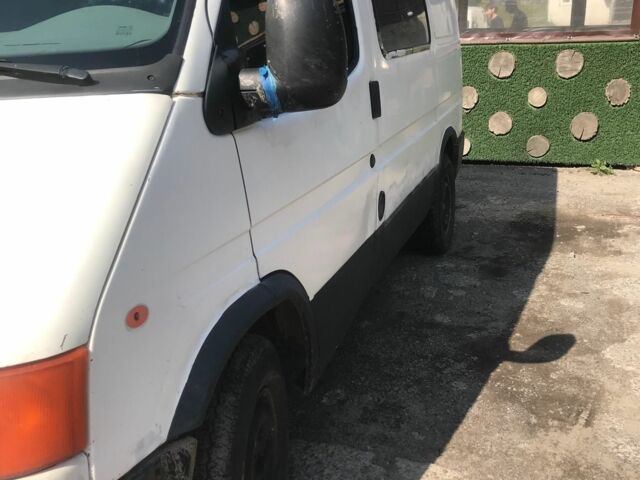 Белый Форд Другая, объемом двигателя 2.5 л и пробегом 386 тыс. км за 1350 $, фото 1 на Automoto.ua