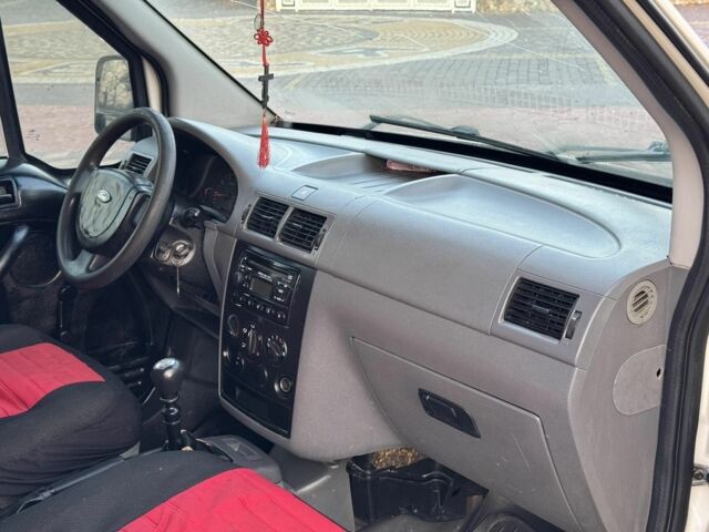 Белый Форд Другая, объемом двигателя 1.8 л и пробегом 360 тыс. км за 2500 $, фото 7 на Automoto.ua