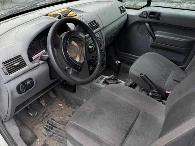 Белый Форд Другая, объемом двигателя 1.8 л и пробегом 214 тыс. км за 1999 $, фото 5 на Automoto.ua