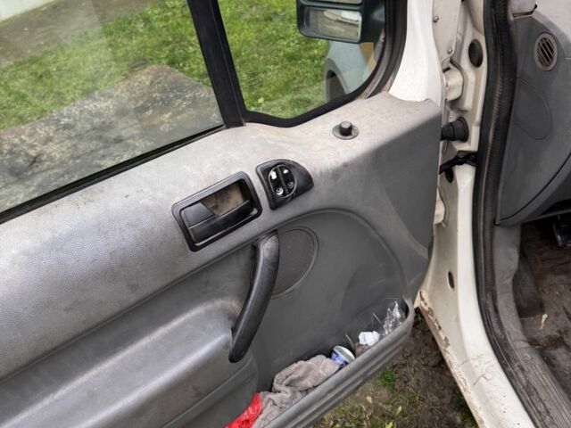 Белый Форд Другая, объемом двигателя 1.8 л и пробегом 214 тыс. км за 1999 $, фото 6 на Automoto.ua