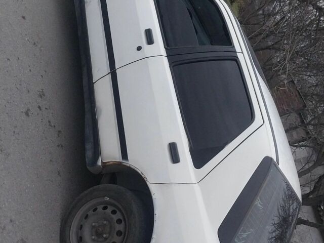 Белый Форд Другая, объемом двигателя 2 л и пробегом 120 тыс. км за 1021 $, фото 5 на Automoto.ua