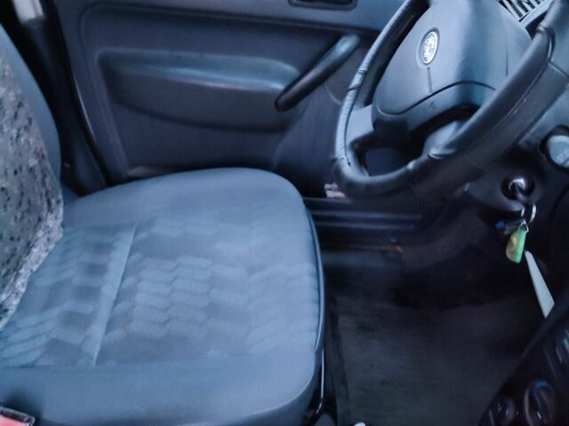 Білий Форд Інша, об'ємом двигуна 1.8 л та пробігом 341 тис. км за 3200 $, фото 5 на Automoto.ua