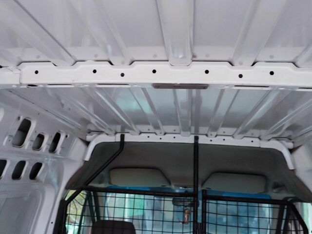 Білий Форд Інша, об'ємом двигуна 1.8 л та пробігом 341 тис. км за 3200 $, фото 3 на Automoto.ua