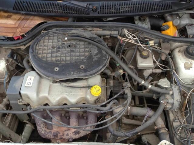 Белый Форд Другая, объемом двигателя 0 л и пробегом 98 тыс. км за 500 $, фото 7 на Automoto.ua