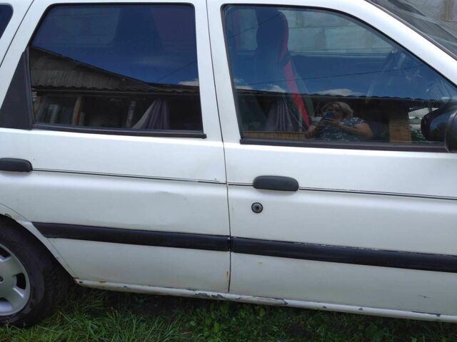 Белый Форд Другая, объемом двигателя 0 л и пробегом 98 тыс. км за 500 $, фото 3 на Automoto.ua